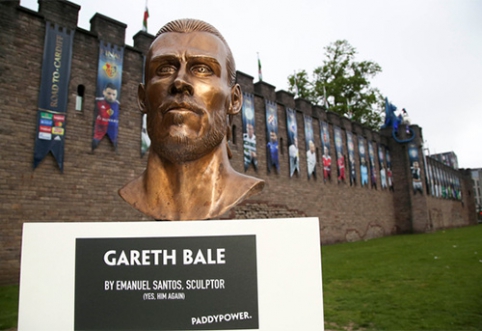 Unexpectedly famous sculptor E. Santosas presented a new work - a bust of G. Bale.