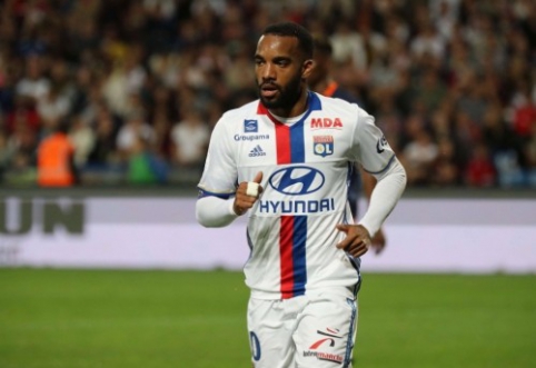 "A. Lacazette" dropped out of line for a bizarre reason