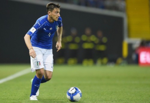 "Juventus" can replace departing D. Alves with M. Darmian