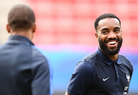 "Lyon" president: "Arsenal" made a "beautiful" offer for A. Lacazette