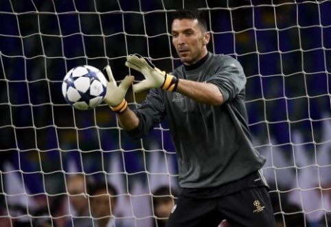 R. Carlos: Buffon in the fight for "Ballon d'Or", Ronaldo will not give up