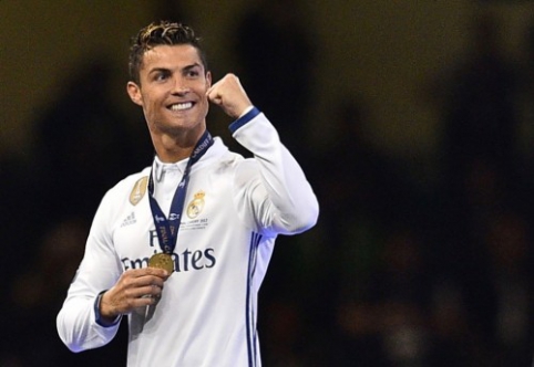 C. Ronaldo hinted that he will remain within "Real"