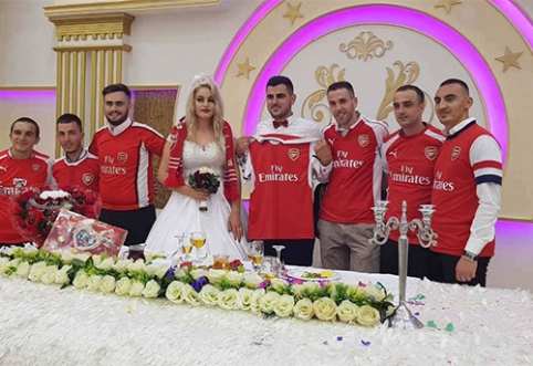 A dedicated "Arsenal" fan turned his wedding into a football celebration