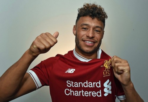 Official: A. Oxlade-Chamberlain moves to Liverpool