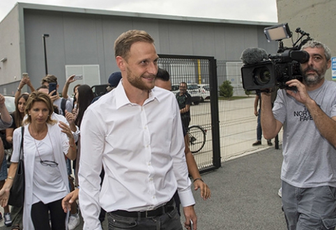 B. Howedes arrived in Turin to perform a medical examination