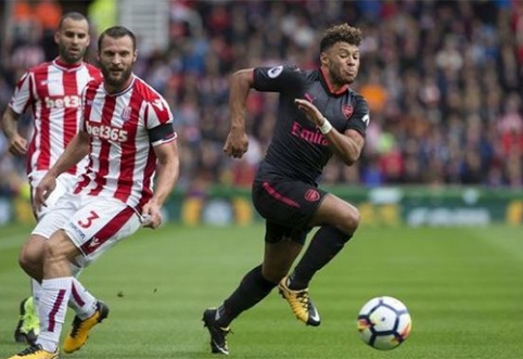 "Arsenal" offered a lucrative contract to A. Oxlade-Chamberlain