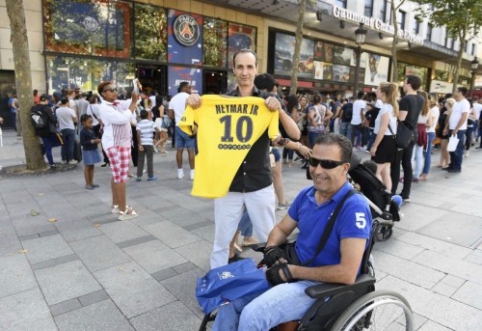 PSG sold thousands of Neymar shirts per day