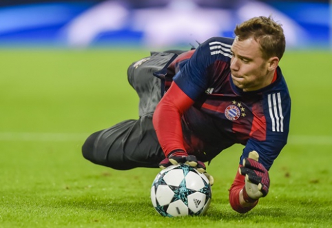 M. Neuer's foot is broken again