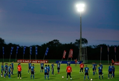 Curiosity: while the goalkeeper celebrated, the ball rolled into the goal (VIDEO)