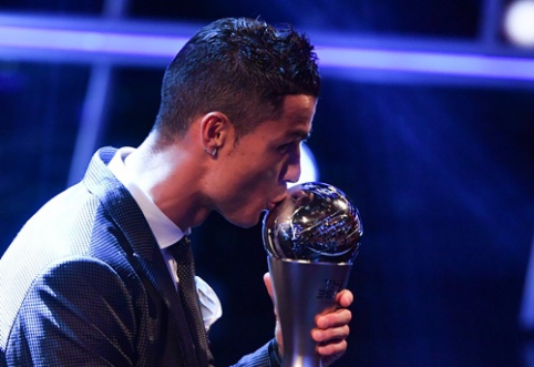 C. Ronaldo named FIFA Player of the Year for the second consecutive year (+ other awards)