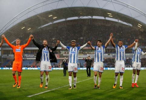 "Huddersfield" victory over "Manchester United" awaited for 65 years