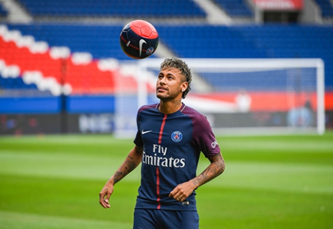 Neymar announces his departure during a special ceremony