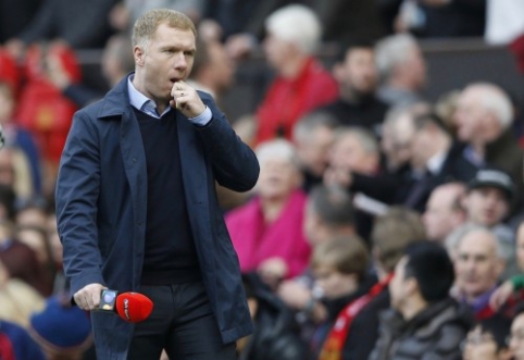 P. Scholes believes that "Man United's" tactic of "parking the bus" is correct