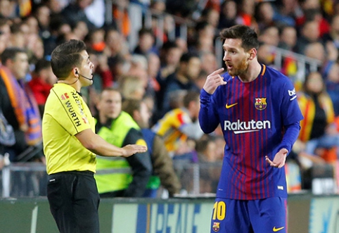 It became clear what disappointed L. Messi said to the referee.