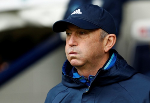 "West Brom" sacked coach T. Pulis