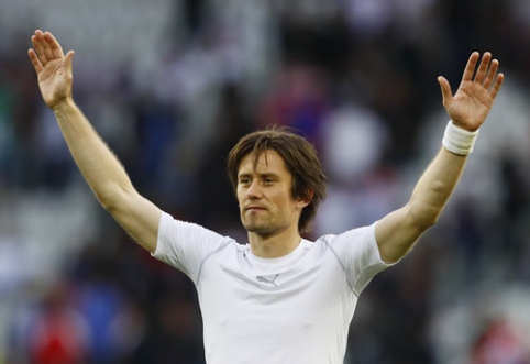 Czech football legend T. Rosicky ends his professional career (VIDEO)