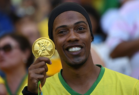 Ronaldinho plans to become a henchman of a scandalous politician.