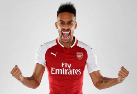 Official: "Arsenal" strengthens with P. Aubameyang