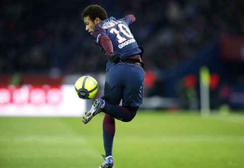 Neymar, who earned a yellow card, behaved poorly towards the opponent (VIDEO)