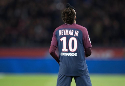 U. Emery about whistled Neymar: PSG fans love him.