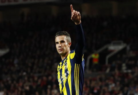 Official: R. van Persie returns to his first team