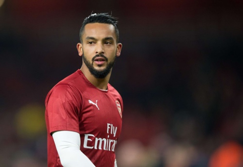 Official: T. Walcott transferred to "Everton" club