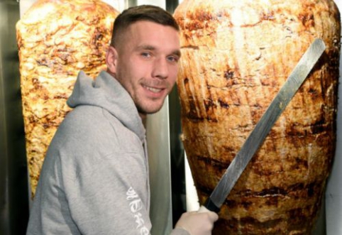 L. Podolskis started his business: over 1000 people came during the opening of the kebab shop