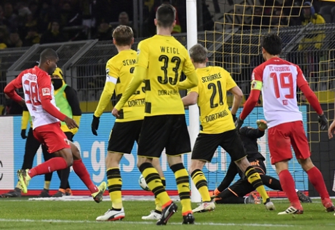 "Borussia" released victory against "Augsburg" in the second half (VIDEO)