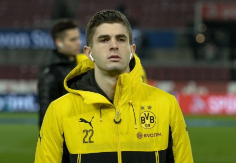 C. Pulisic does not rule out the possibility of moving to "Man United"