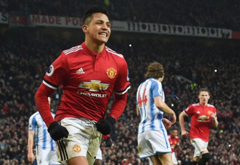 "Man Utd" victory marked by A. Sanchez's goal, "Burnley" take points from "Man City" (VIDEO)