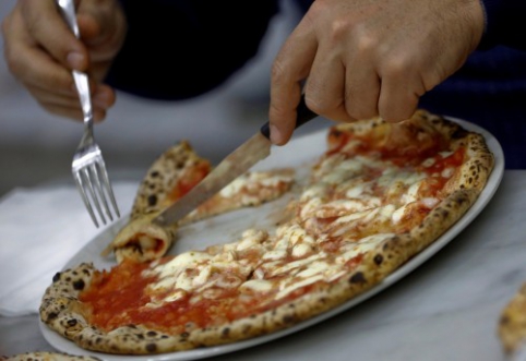 The disappointed fans in Brazil knocked down their pizzeria (PHOTO)