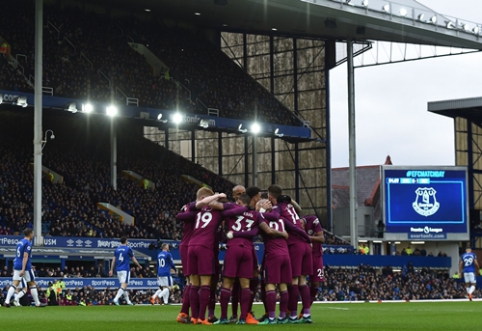 "Man City" - one step away from the champions title, "Man Utd" taught "pigeons" (VIDEO)