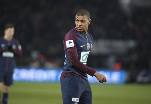 Troubles don't walk alone: K. Mbappe suffered an injury in the PSG team.