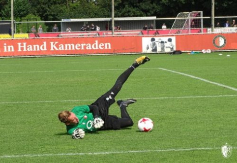 Unusual situation in Holland: goalkeeper scored a fantastic goal from a saved position (VIDEO)