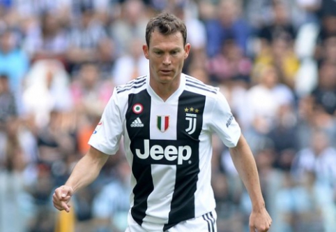 S. Lichtsteiner - one step away from moving to "Arsenal"