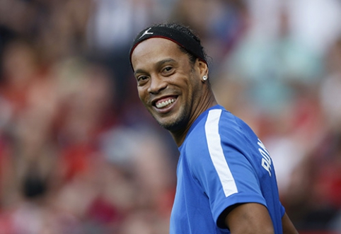 POP: Ronaldinho is going to marry two women