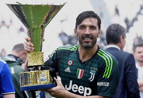 PSG offers G. Buffon a long-term contract