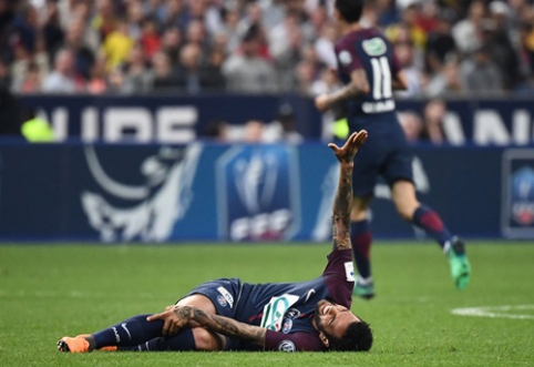 Bad news for Brazilians: D. Alves will miss the world championships