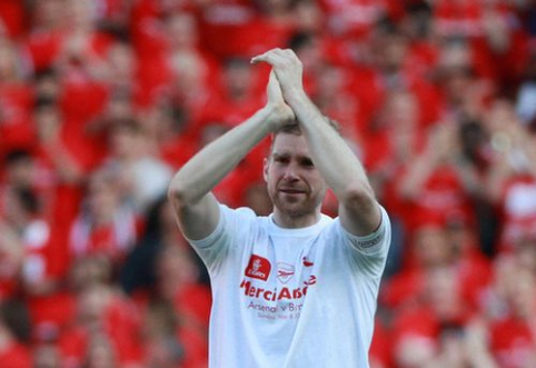 P. Mertesacker bids farewell to "Emirates" stadium and "Arsenal" with tears