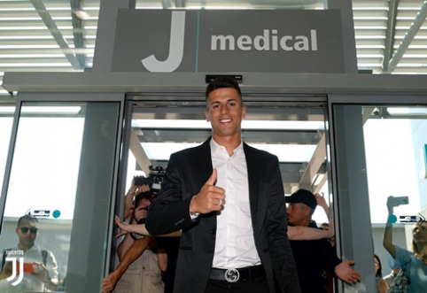 Official: "Juventus" acquired defender J. Cancelo for 40 million euros