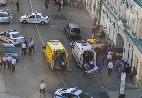 The first incident at the world championship: a taxi driver crashed into pedestrians (VIDEO)