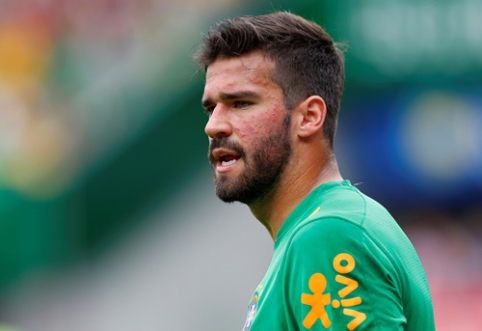 Alisson hopes to solve his future question before the World Cup.