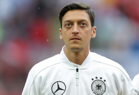 M. Ozil's injury frightens German national team fans