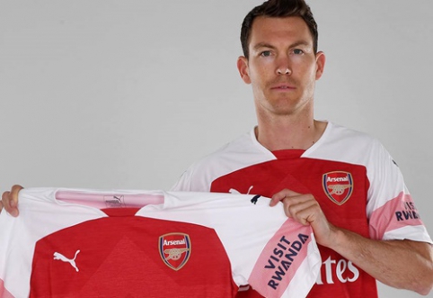 Official: "Arsenal" shook hands with S. Lichtsteiner