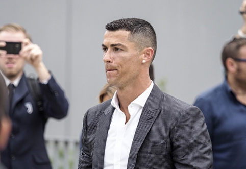 C.Ronaldo finished his vacation and arrived in Turin