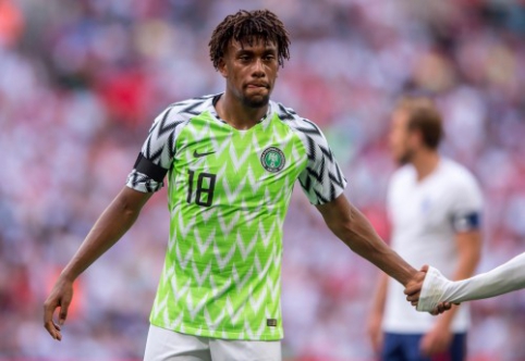 A. Iwobi should extend contract with "Arsenal"