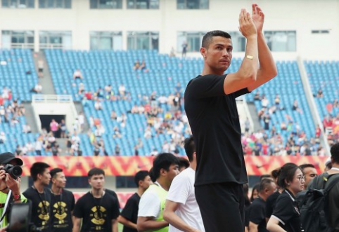 C. Ronaldo delighted hotel employees with generous tips