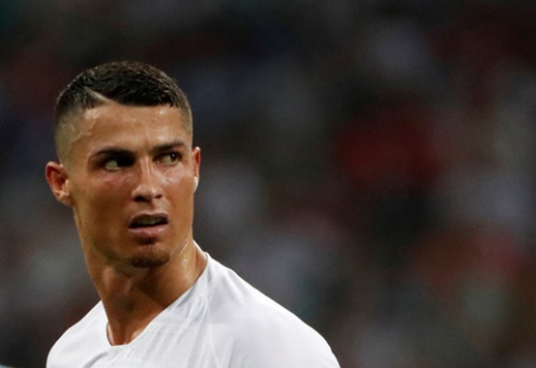 A. De Laurentiis revealed that C. Ronaldo tried to come to "Napoli" instead of "Juventus"