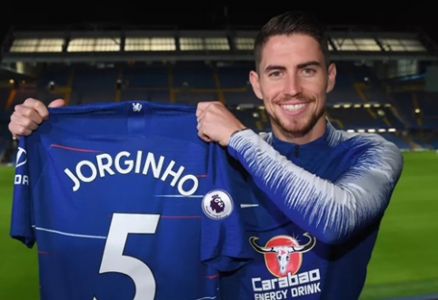 Official: Chelsea shake hands with Napoli to secure Jorginho