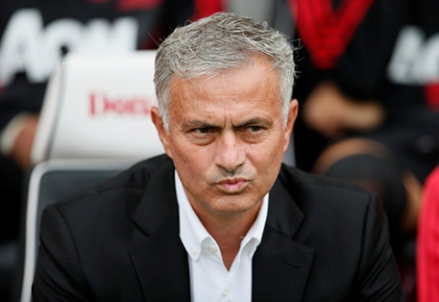 Former "Man Utd" player: Mourinho will not be in the team before Christmas